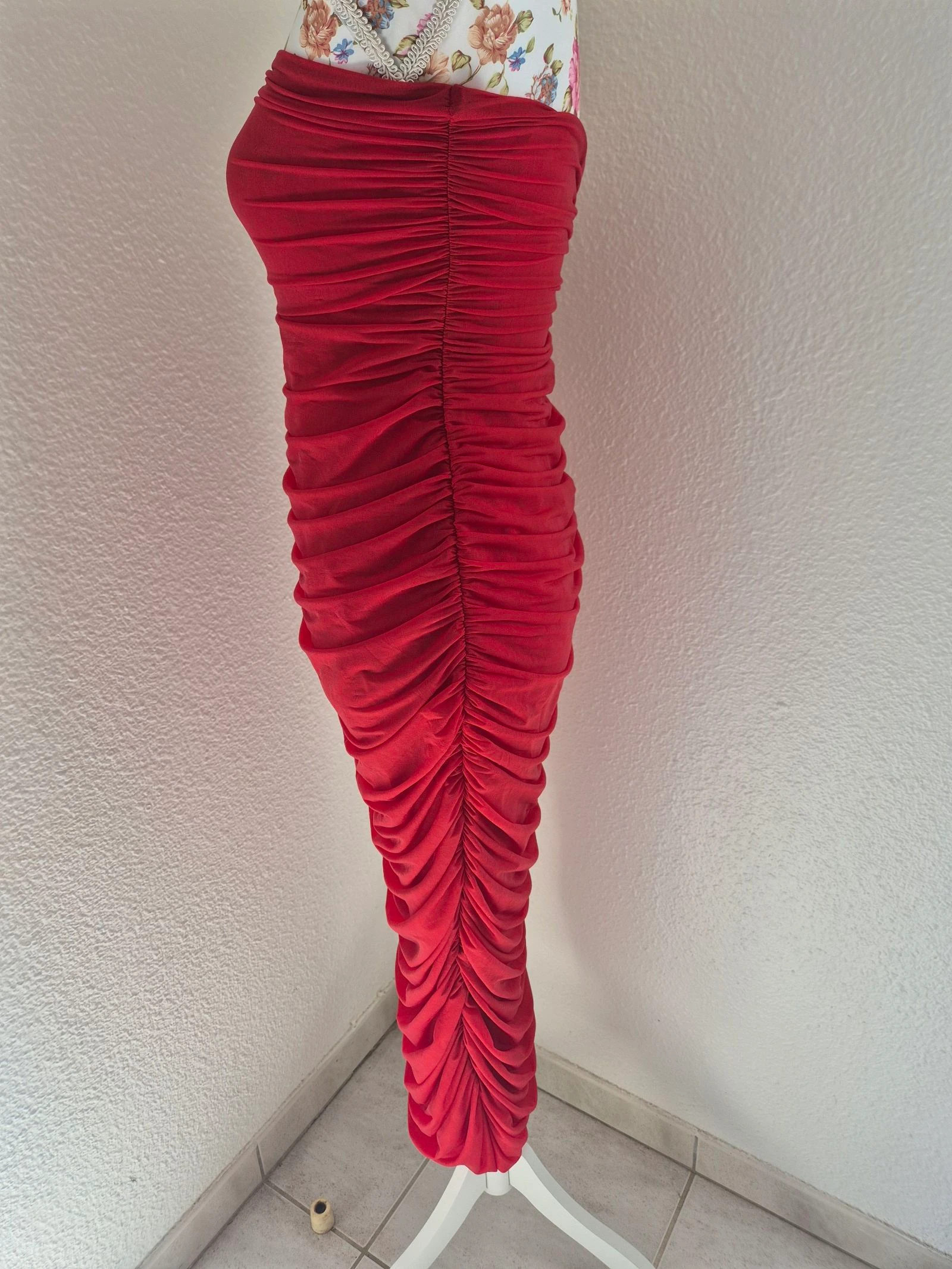Vestido bustier Zara vermelho drapeado midi justo efeito esculpido noite coquetel cerimônia – Tamanho M 38 – photo 3